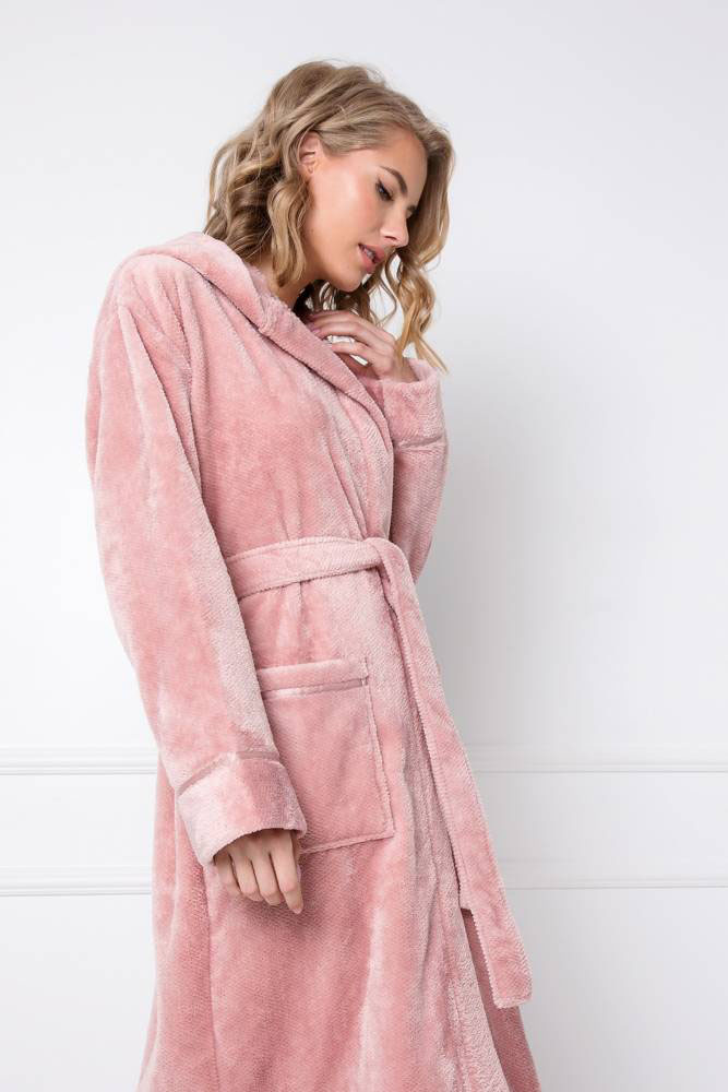 От какво трябва да се ръководите при избора на халат за баня?