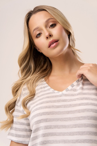 Блуза Serina Babell, светли райета – вискоза, къси ръкави, V-образно деколте | стилни и удобни