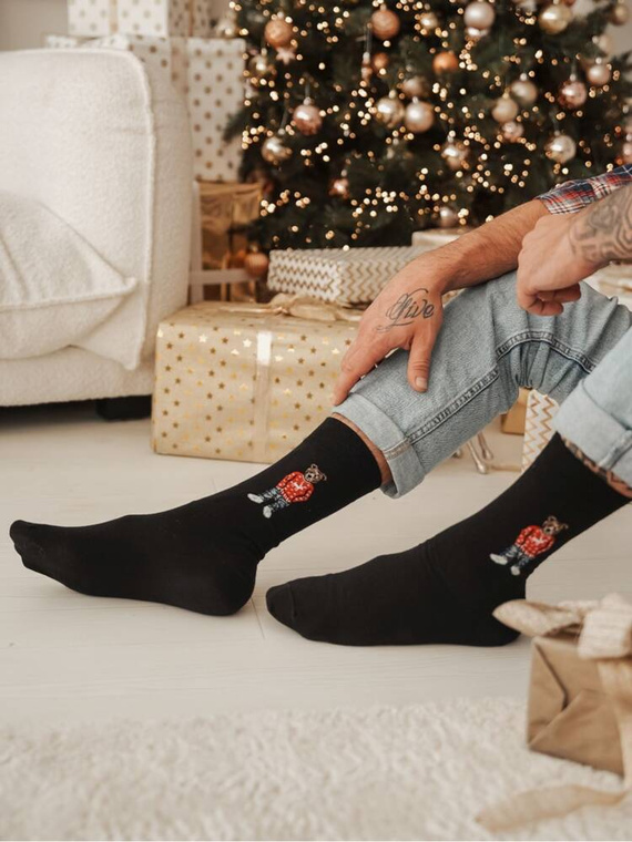 0125.099 Плюшено мече в пуловер Мъжки чорапи Milena - черни