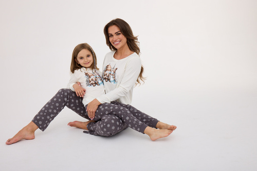 977/190 978/190 Момичешка пижама Friends Cornette - памучна, с дълъг ръкав, зимен мотив