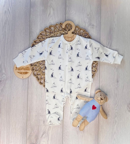 Бебешки гащеризон Mamatti PA16040 Корабчета – памучен гащеризон за бебе