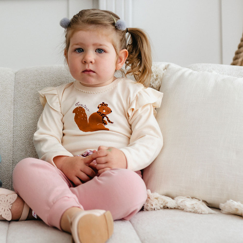 Бебешко боди Fluffy Tails Eevi – екрю, дълги ръкави, волани на раменете