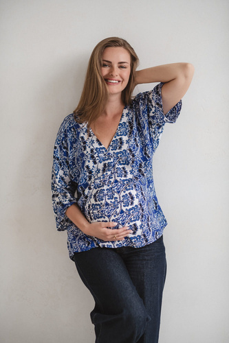 Bahama Mama Maternity блуза за кърмачки Milk&Love print Azul – вискоза, 3/4 ръкав, oversize