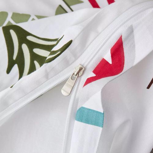 Коледно спално бельо от памучен сатен „Ски“ от Spod Igły i Nitki бяло, червено, зелено – елегантно и меко