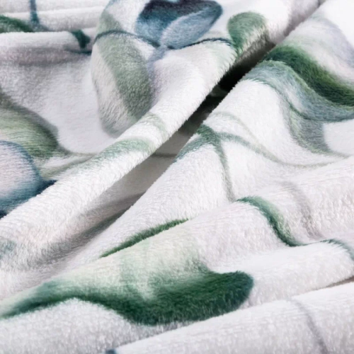 Кувертюра Ellen Blanket оставя еврозавеси бели