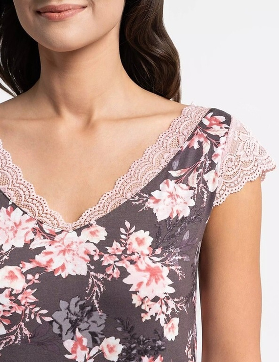 Дамска нощница Moraj PDK3200-012 от вискоза с дантела V-деколте