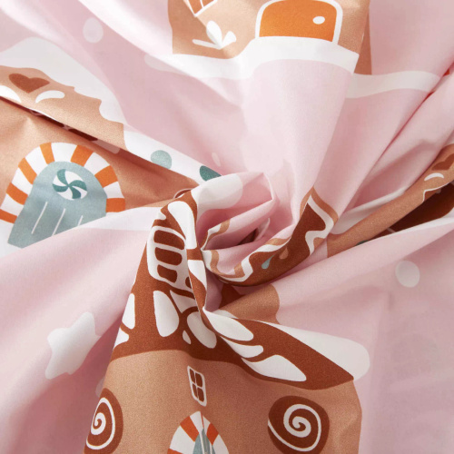 Комплект спално бельо Gingerhouse Microsatin, Коледни къщички от джинджифил, Розов I25, Спално бельо от игли и нишки – Меко, гладко и издръжливо