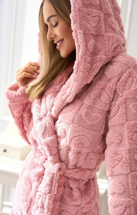 2553 Valentina L&L къс дамски халат с качулка и джобове - пудрово розов