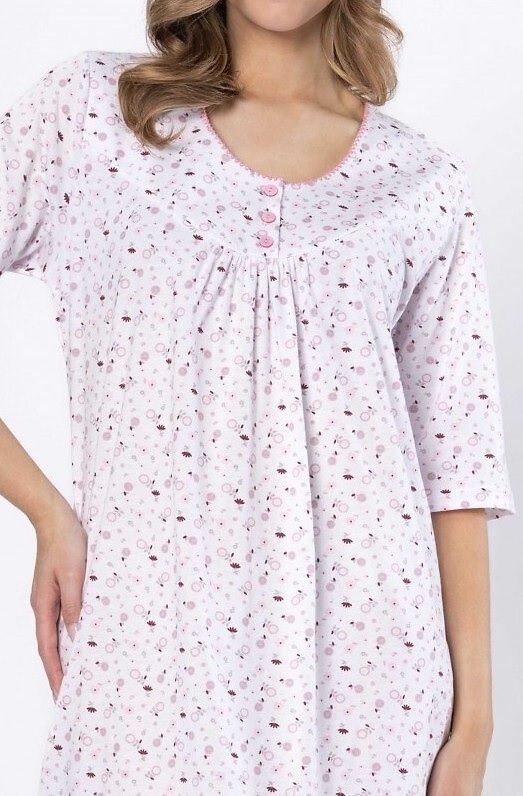 Памучна нощница Leveza 1638 Dioniza бяло и лила – къс ръкав, удобна и женствена
