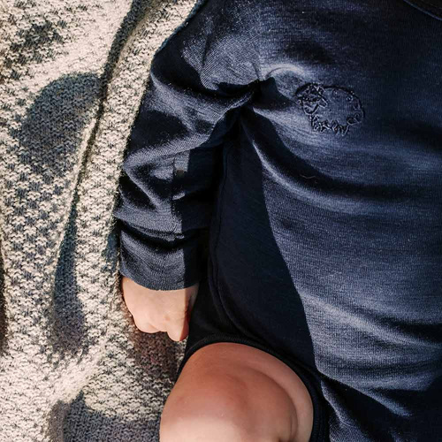 Бебешки боди от мериносова вълна Eevi, тъмносиньо – 100% мериносова вълна, терморегулация