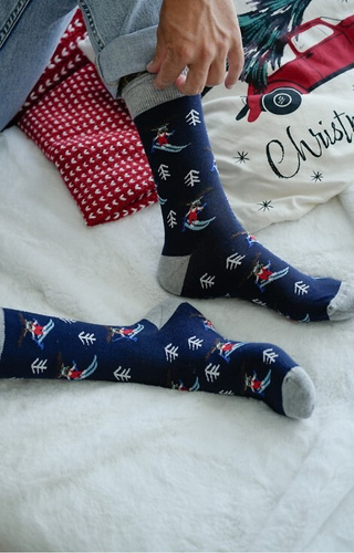 1290-031 Мъжки коледни чорапи Милена, тъмносини 03 – Елени на ски, памук