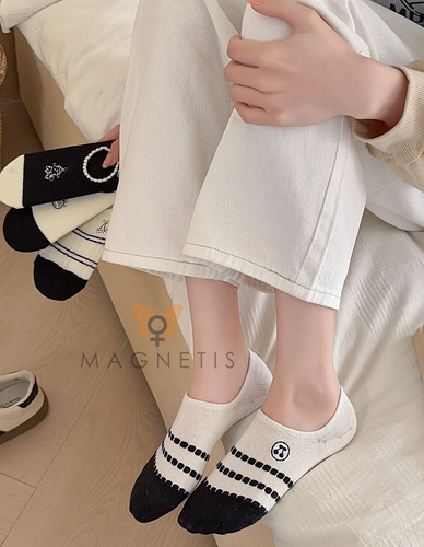 Дамски балерини чорапи CC-251109 Magnetis – памучни стопки със силикон на петата