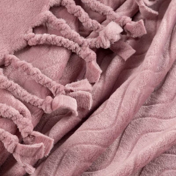 Ема Кувертюра с ресни европердета пудра