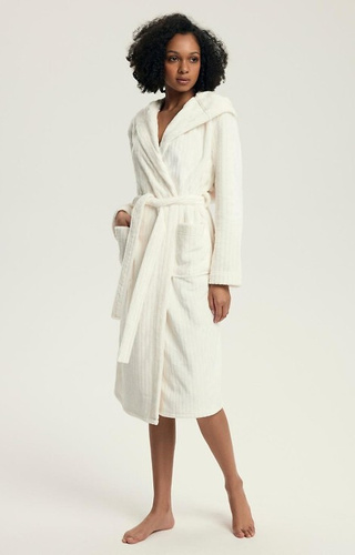 43600 Дамски халат с качулка Dionne Henderson Cream – мек, дълъг, оребрен