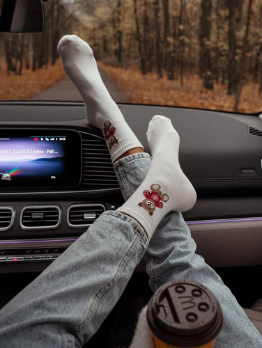 0200-132 Плюшено мече в пуловер Коледни дамски чорапи Милена - екрю