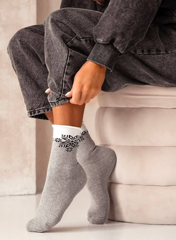 0071-007 Снежинка Уникални дамски коледни чорапи Милена - светъл меланж