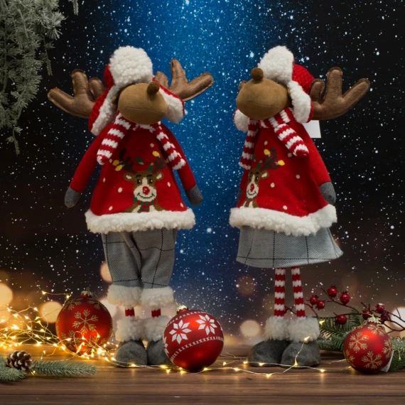 92B Коледна фигурка на еленче в зимно облекло от мека материя, червени евро завеси