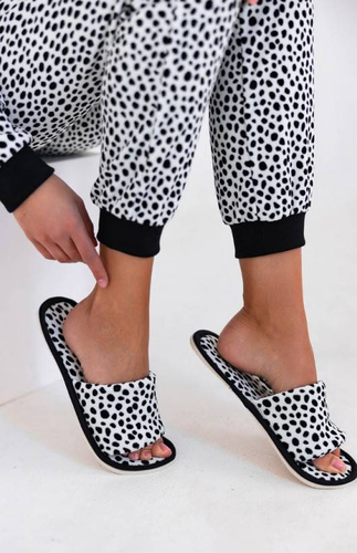 Cruella Дамски спортен костюм от велур Sensis- бяло-черно