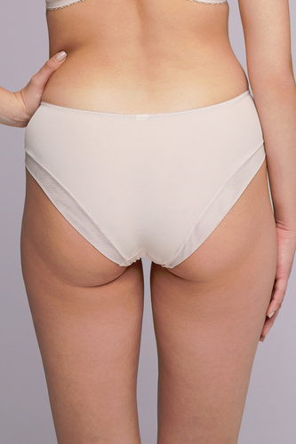 Класически дамски бикини Ava 2256 beige - гладка микрофибра, ежедневен комфорт, фина дантела