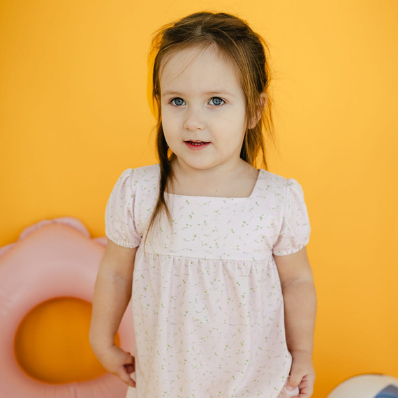 Рокля с къс ръкав Meadow Eevi - розова