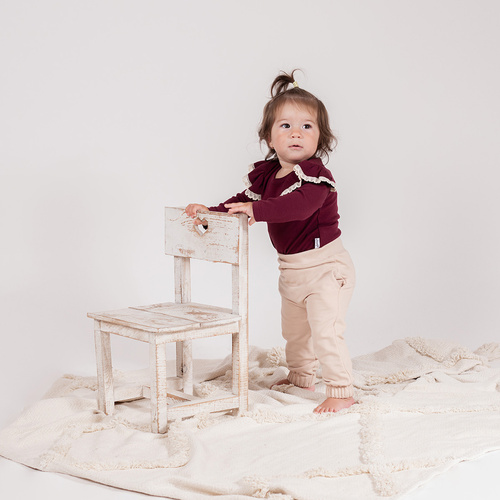 217098 Памучно боди с дълъг ръкав Alisa Nicol – бордо, волани