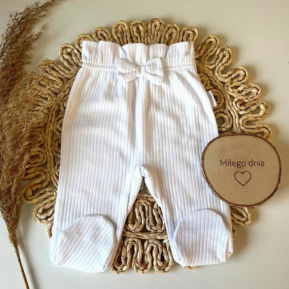 PG081 Оребрен бебешки спален костюм Mamatti - бял