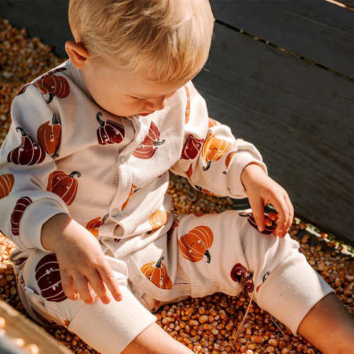 Детски гащеризон Eevi за Хелоуин – екрю, тикви, без крачета, памук