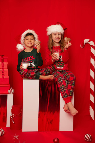 Детска пижама Tess Италианска мода - червено/принт