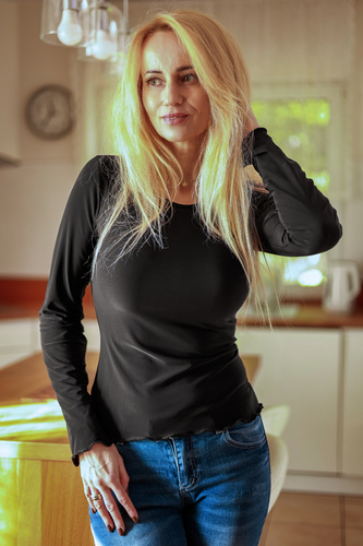 Блуза Selena Mirale от микрофибър – дамска прилепнала блуза с волан