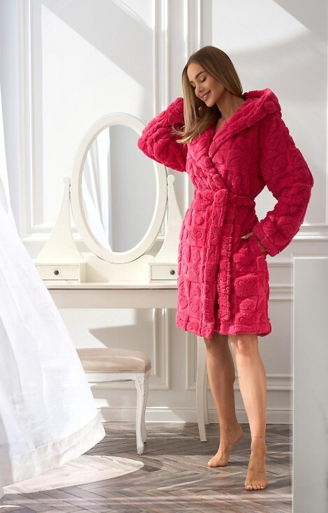 2553 Valentina L&L къс дамски халат с качулка и джобове - малиново