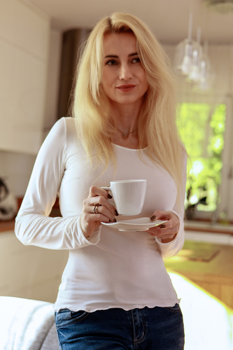 Блуза Selena Mirale от микрофибър – дамска прилепнала блуза с волан