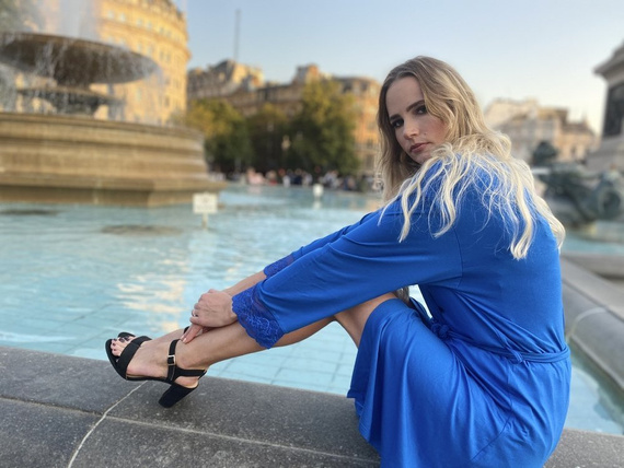 412 Dagmara Къс дамски халат Forex - метличина