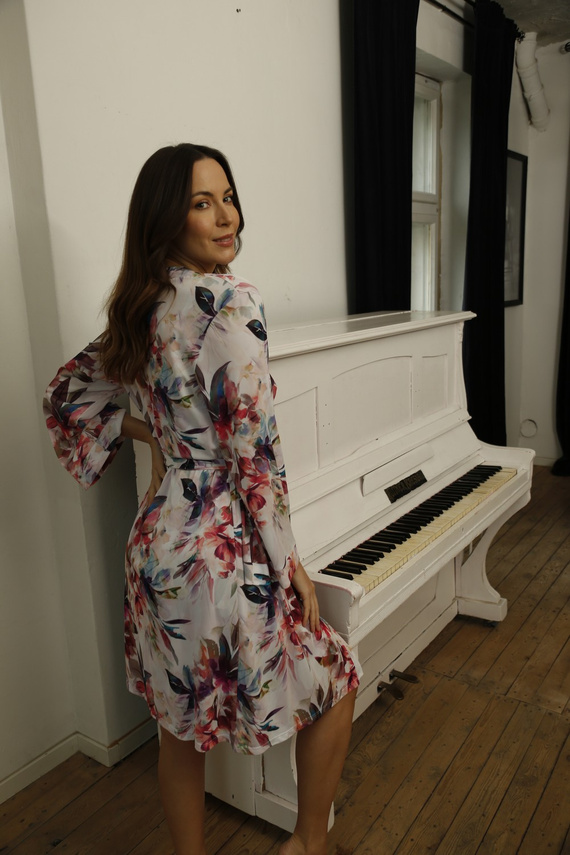 86663 Рокля Larisa Неглиже Чайка с флорален принт