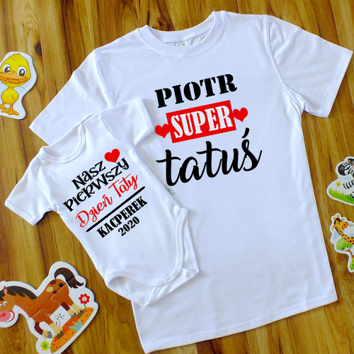 SKU N052TS-1 Комплект "Нашият ПЪРВИ ден на бащата + Super DADDY с име" - боди + мъжка тениска Moocha, персонализирана, памук, идеален подарък за деня на бащата.