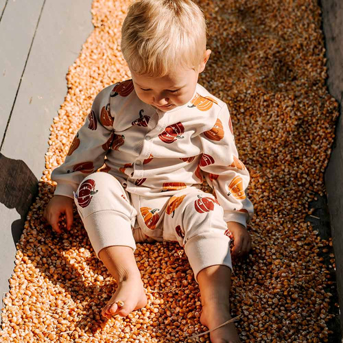 Детски гащеризон Eevi за Хелоуин – екрю, тикви, без крачета, памук