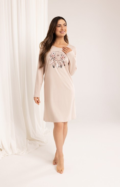 162 Памучна нощница Regina, бежова - дълъг ръкав, щампа, над коляното