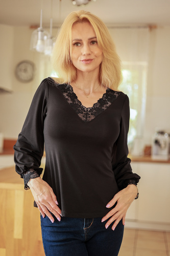 Mirale Harper дамска блуза от вискоза с дантела, V-образно деколте, буфан ръкави - черна