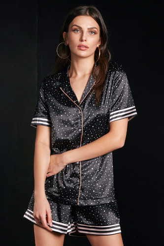 D1101 Дамски сатенен пижамен комплект Exes – риза с копчета и шорти със звезди