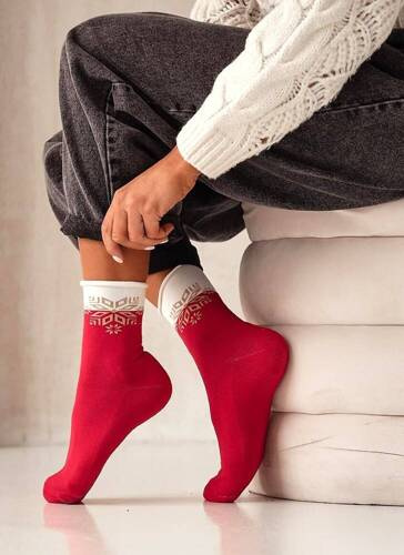 0071-007 Снежинка Уникални дамски коледни чорапи Милена - червени