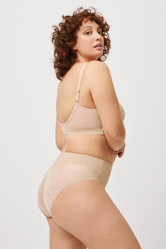 19617 Дамски гащи Ysabel Mora бежови - дантелени, удобни, класически