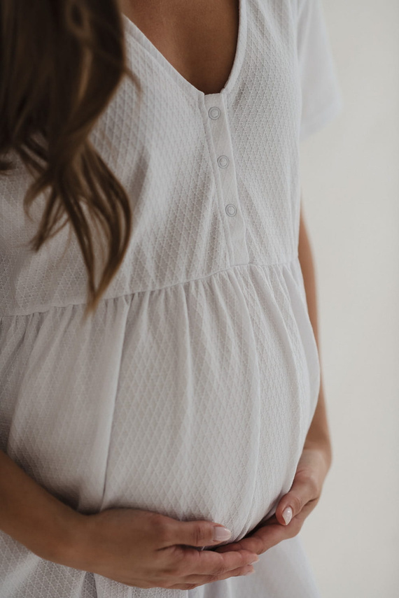 Нощница за бременни и кърмачки Aurora Milk&Love бяла