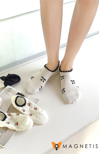 CO241113 Дамски чорапи Magnetis Cherries - 3 бели черни