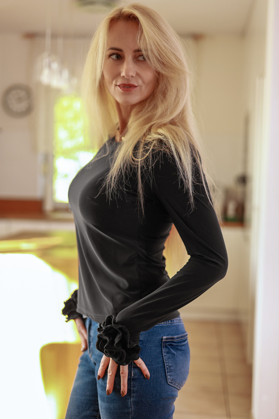 Блуза Nessy Mirale от микрофибър – дамска блуза с декоративна роза