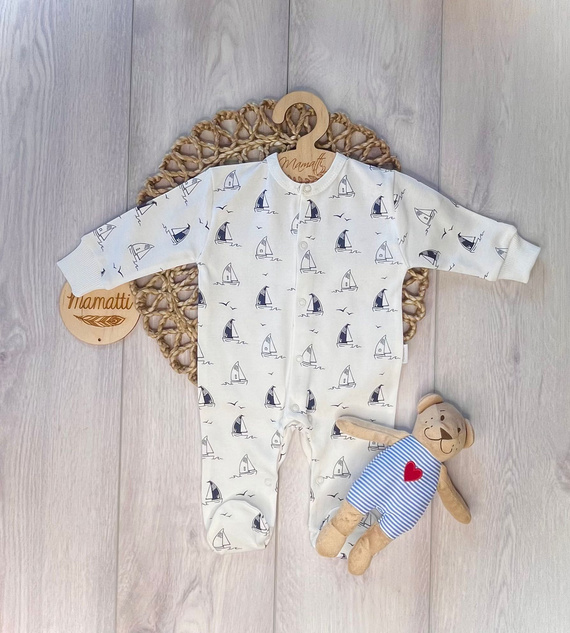 Бебешки гащеризон Mamatti PA16040 Корабчета – памучен гащеризон за бебе