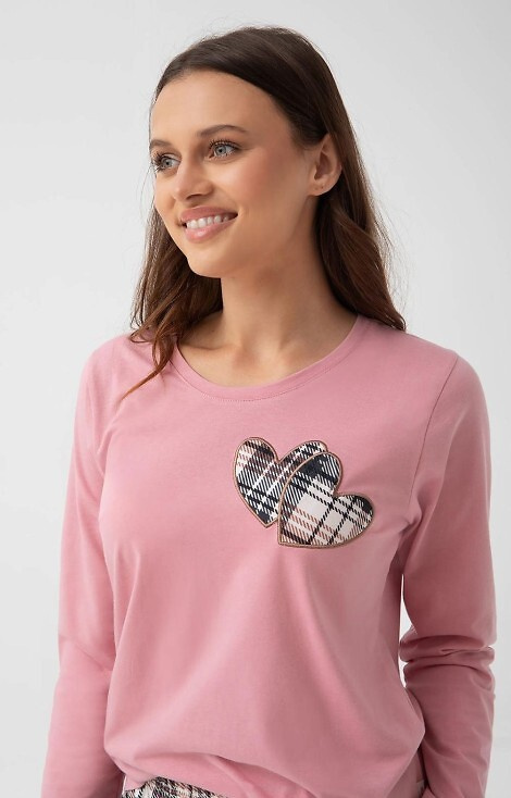 322 Luna pink – дамска памучна пижама, сърца, дълъг ръкав, панталон на каре
