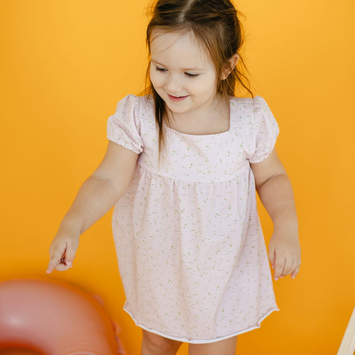 Рокля с къс ръкав Meadow Eevi - розова