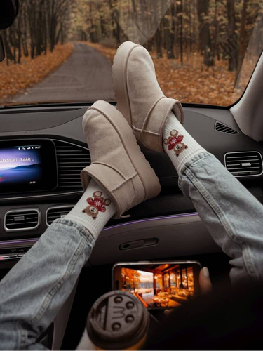 0200-132 Плюшено мече в пуловер Коледни дамски чорапи Милена - екрю