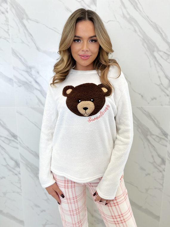 Дамска пижама Madlen Sorbetto екрю - полар, с бродерия на мече и панталон на каре