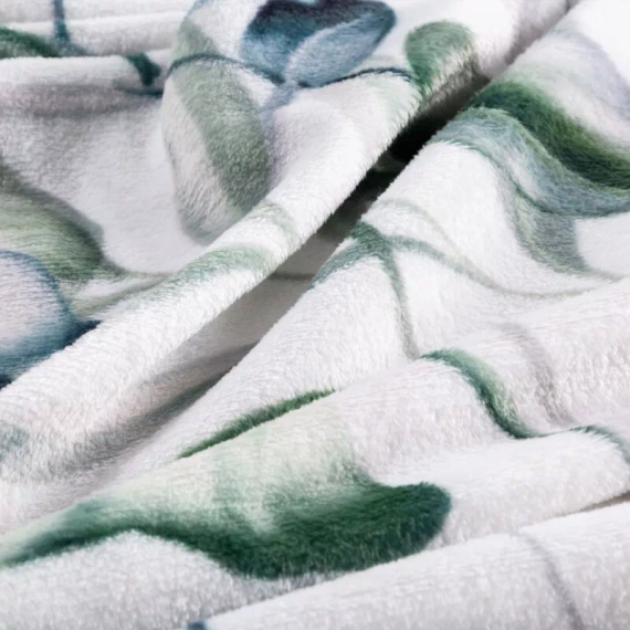 Кувертюра Ellen Blanket оставя еврозавеси бели