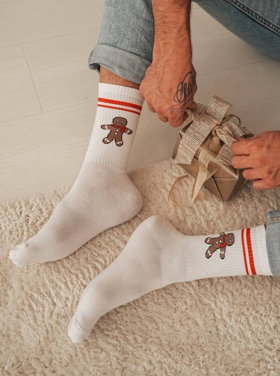 1290-027 Големи бисквитени с райета Мъжки коледни чорапи Milena - бели